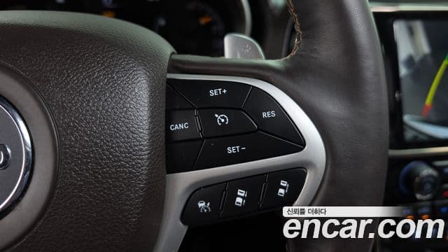 Jeep Grand Cherokee 2019 — Şəkil 12/37