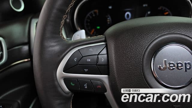 Jeep Grand Cherokee 2019 — Şəkil 31/37
