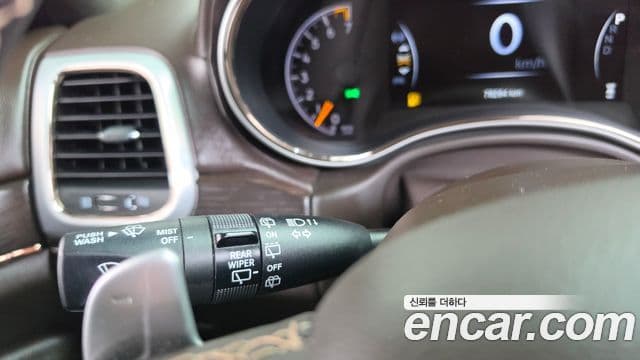 Jeep Grand Cherokee 2019 — Şəkil 9/37