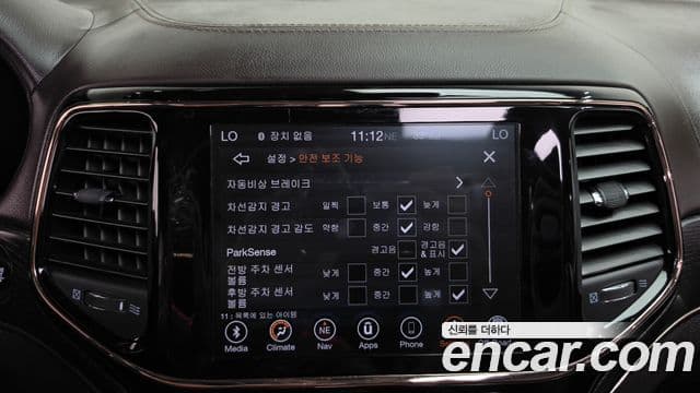 Jeep Grand Cherokee 2019 — Şəkil 37/37