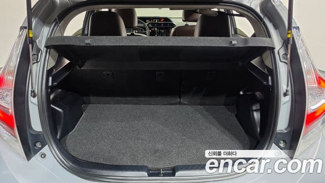 Toyota Prius C 2020 — Şəkil 10/31