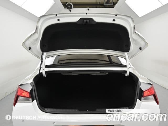 Hyundai The New Avante Hybrid 2020 — Photo 4/20