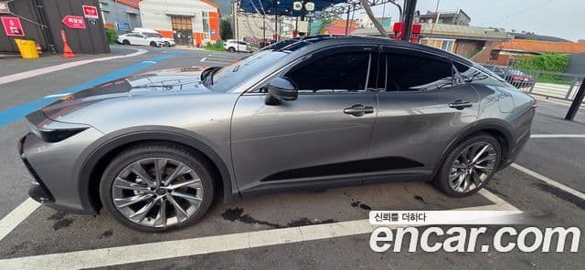 Toyota Crown Crossover 2025 — Фото 1/16
