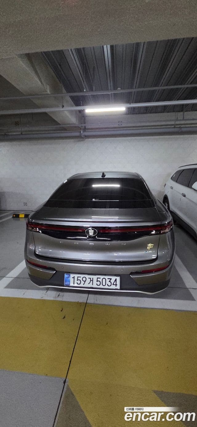 Toyota Crown Crossover 2025 — Фото 13/16