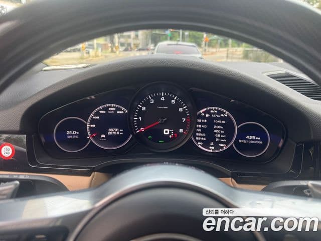 Porsche Cayenne 2021 — Photo 6/6