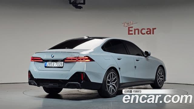 BMW 5 Series 2024 — Şəkil 16/36