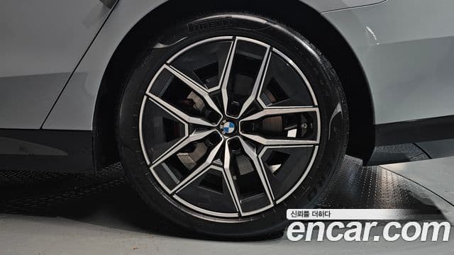 BMW 5 Series 2024 — Şəkil 27/36