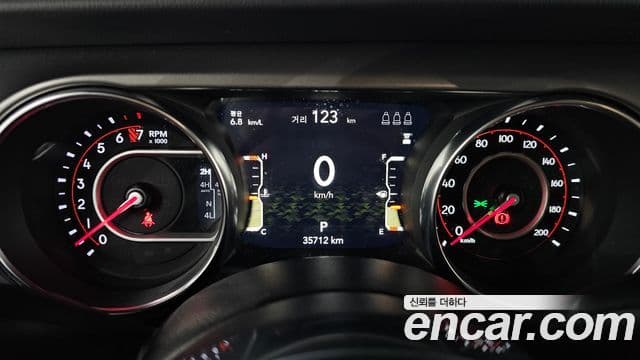 Jeep Gladiator 2021 — Photo 28/31