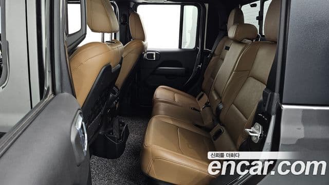 Jeep Gladiator 2021 — Photo 18/31