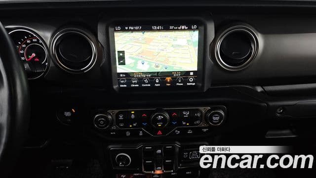 Jeep Gladiator 2021 — Photo 16/31