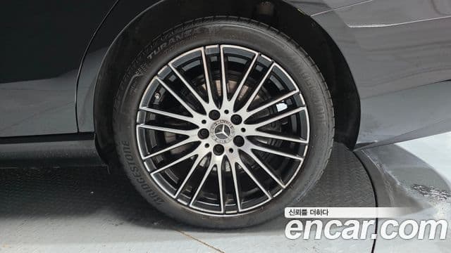 Mercedes-Benz C-Class 2022 — ფოტო 29/31