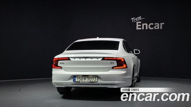 Volvo S90 2022 — ფოტო 28/33