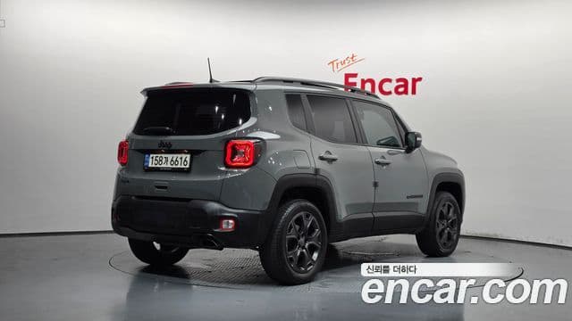 Jeep Renegade 2021 — Photo 23/35