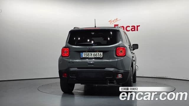 Jeep Renegade 2021 — Photo 30/35