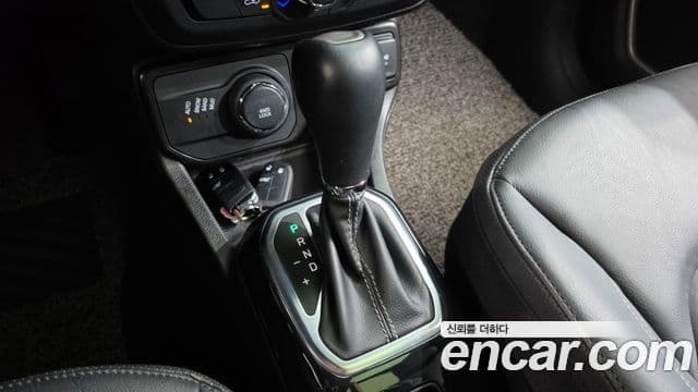 Jeep Renegade 2021 — Photo 18/35