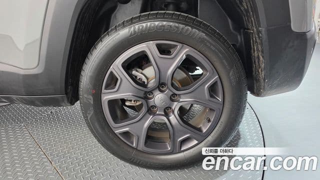 Jeep Renegade 2021 — Photo 26/35
