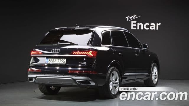 Audi Q7 2021 — Şəkil 18/31