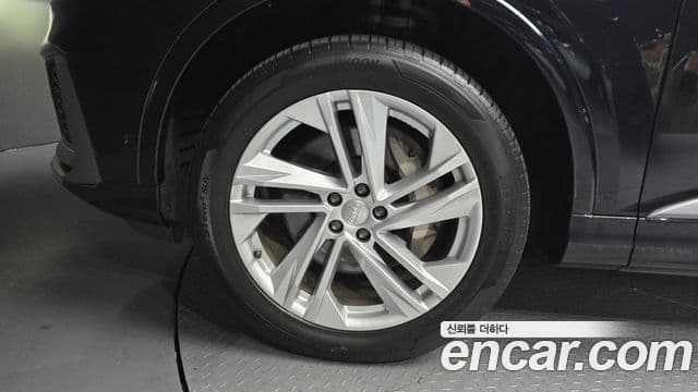 Audi Q7 2021 — Şəkil 12/31