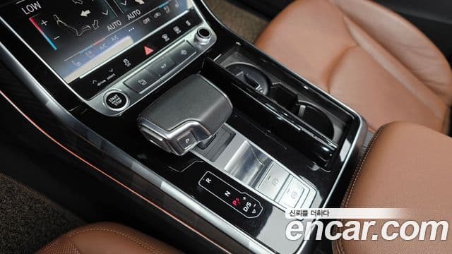 Audi Q7 2021 — Şəkil 15/31