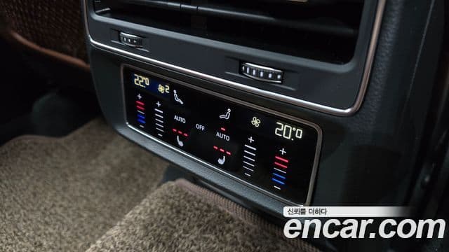 Audi Q7 2021 — Şəkil 21/31
