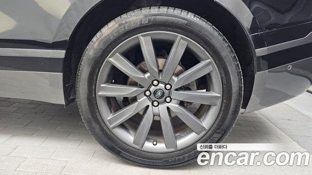 Land Rover Range Rover Velar 2019 — ფოტო 21/38