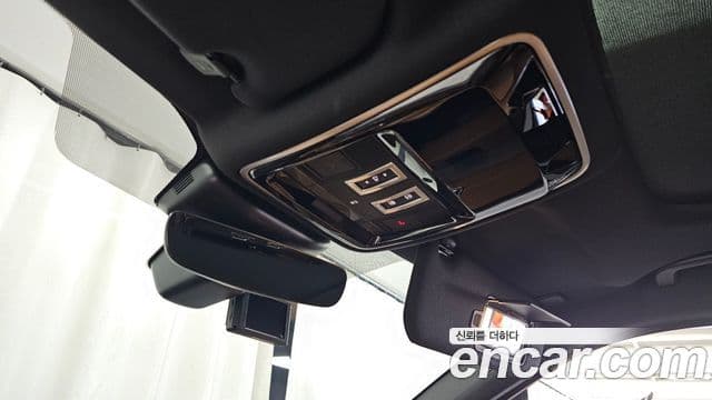 Land Rover Range Rover Velar 2019 — ფოტო 34/38