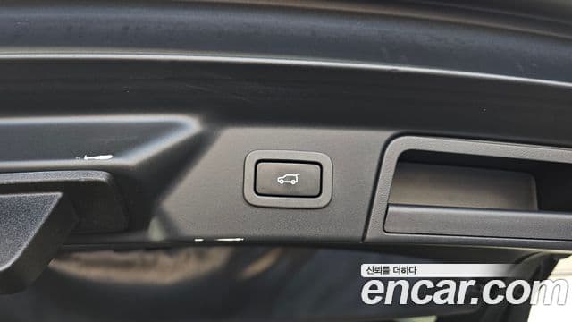 Land Rover Range Rover Velar 2019 — ფოტო 6/38