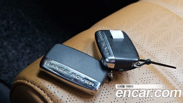 Land Rover Range Rover Velar 2019 — ფოტო 32/38