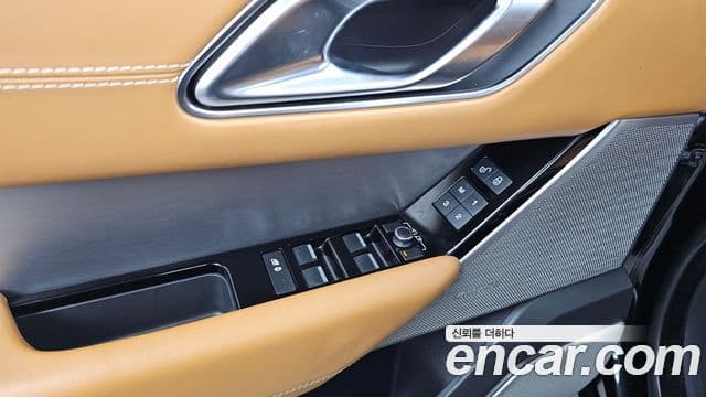 Land Rover Range Rover Velar 2019 — ფოტო 29/38