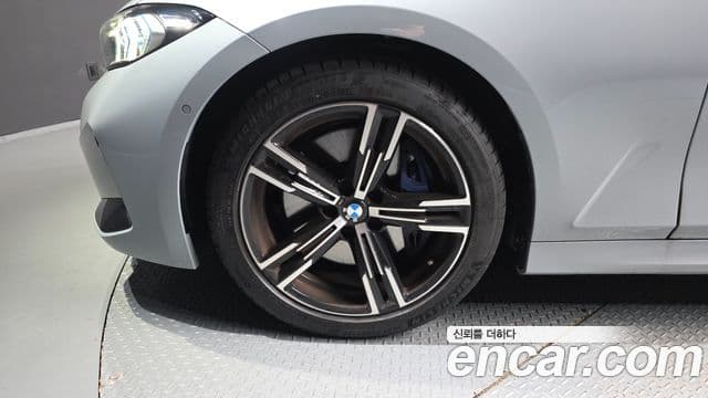 BMW 3 Series 2025 — Photo 6/32