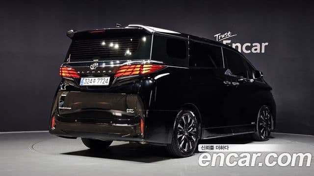 Toyota Alphard 2025 — Фото 2/20