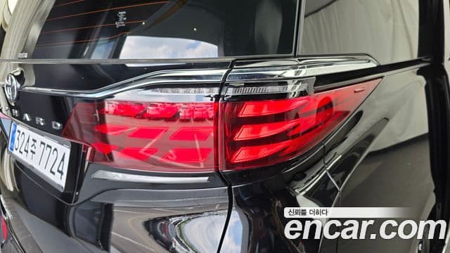 Toyota Alphard 2025 — Şəkil 31/34