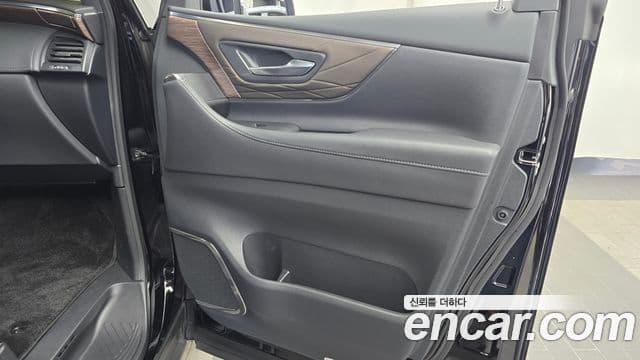 Toyota Alphard 2025 — Şəkil 13/34