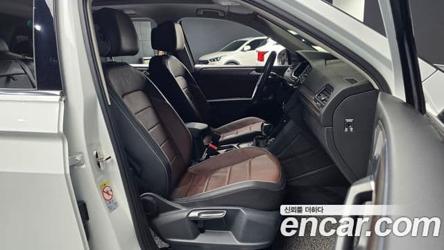 Volkswagen Tiguan Allspace 2023 — Фото 10/20