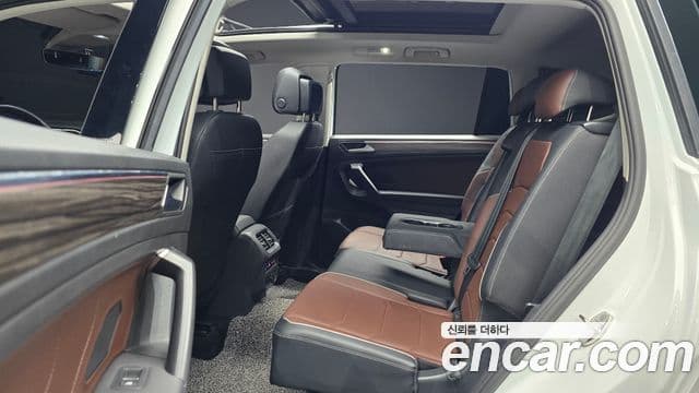 Volkswagen Tiguan Allspace 2023 — Фото 12/20