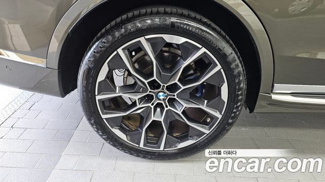 BMW X7 2023 — Photo 23/37