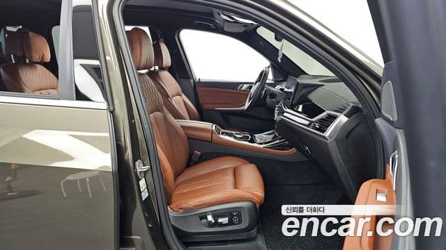BMW X7 2023 — Photo 13/37