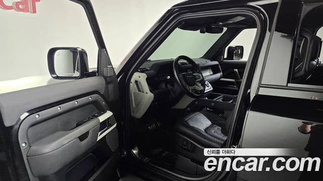 Land Rover Defender 2022 — Photo 9/20