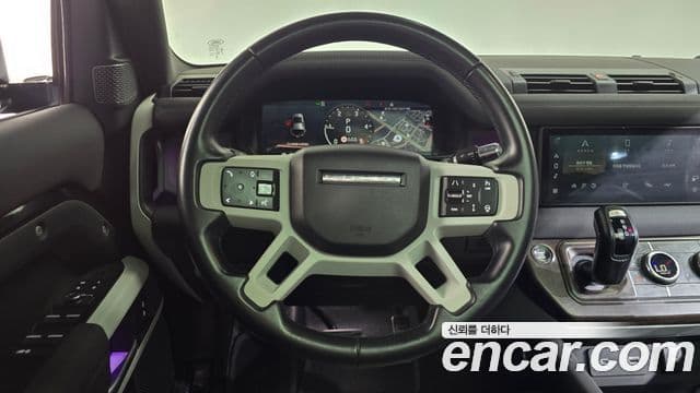 Land Rover Defender 2022 — Photo 7/20
