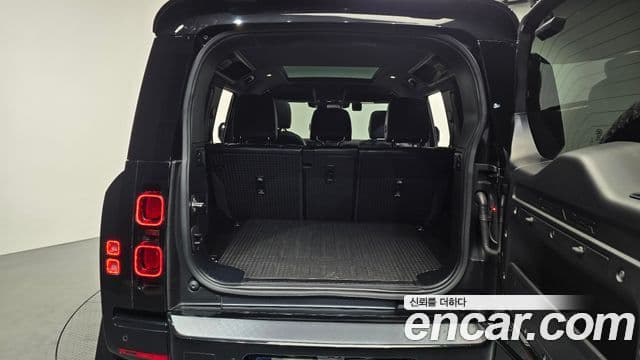 Land Rover Defender 2022 — Photo 13/20