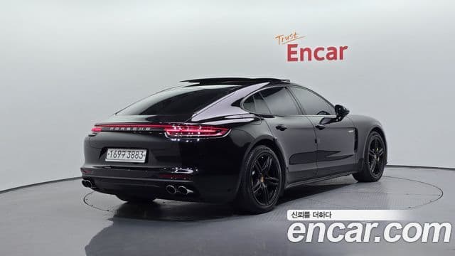 Porsche Panamera 2019 — ფოტო 15/34