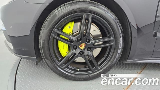 Porsche Panamera 2019 — ფოტო 33/34