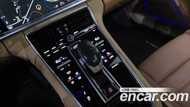 Porsche Panamera 2019 — ფოტო 34/34