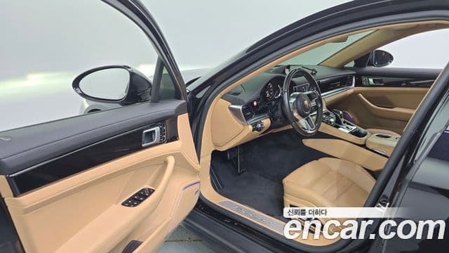 Porsche Panamera 2019 — ფოტო 18/34