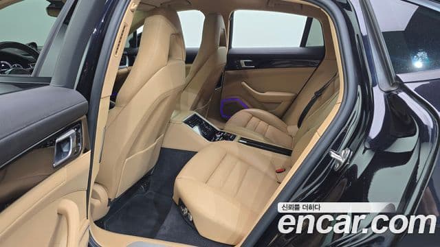 Porsche Panamera 2019 — ფოტო 31/34