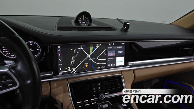 Porsche Panamera 2019 — ფოტო 14/34