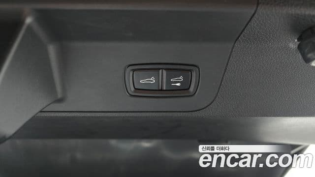 Porsche Panamera 2019 — ფოტო 32/34