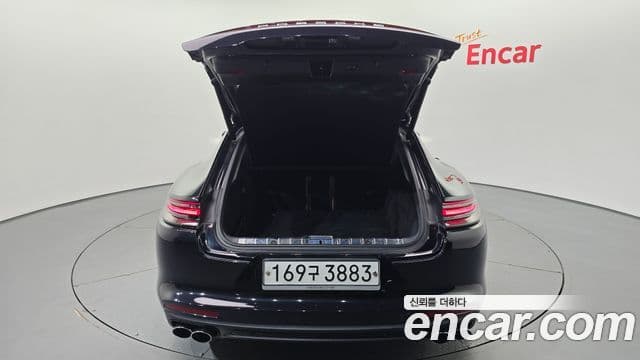 Porsche Panamera 2019 — ფოტო 16/34