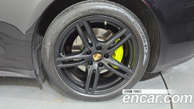 Porsche Panamera 2019 — ფოტო 30/34