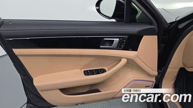Porsche Panamera 2019 — ფოტო 26/34